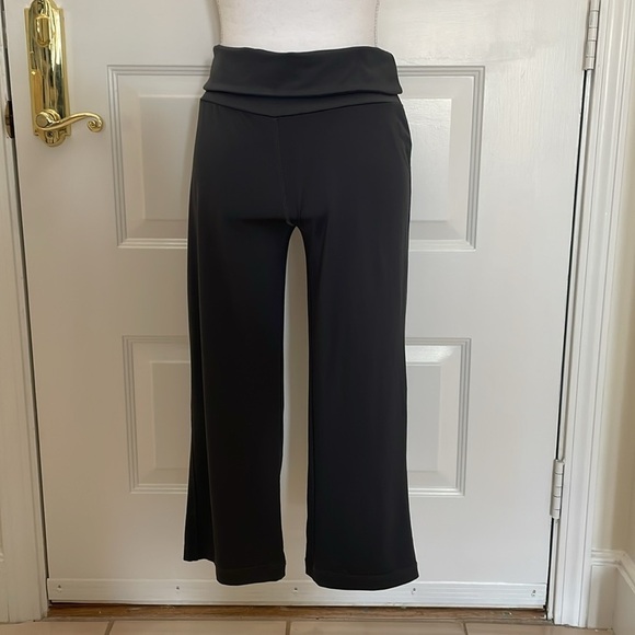 Danskin Now Gray Flare Wide Leg Capris. Size 4-6 - Picture 1 of 7